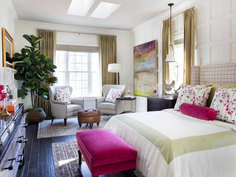 Cozy teen bedroom with natural elements, greenery, and earthy tones.